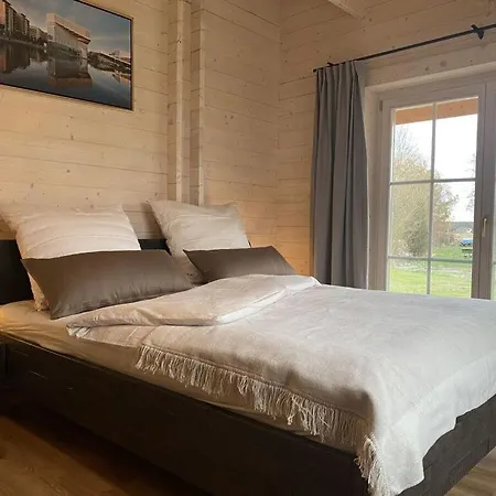 Elmo Modern Retreat
